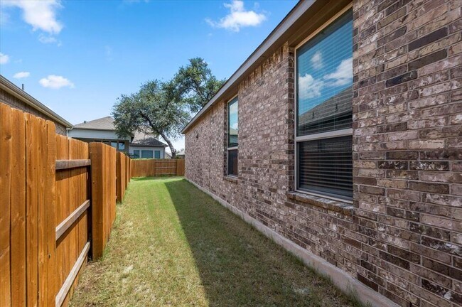 Building Photo - 849 Whitetail Dr