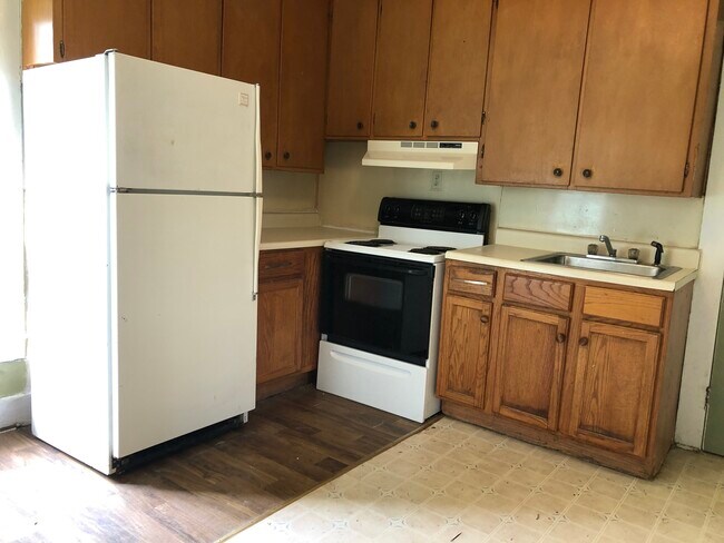 kitchen - 721 S 6th St
