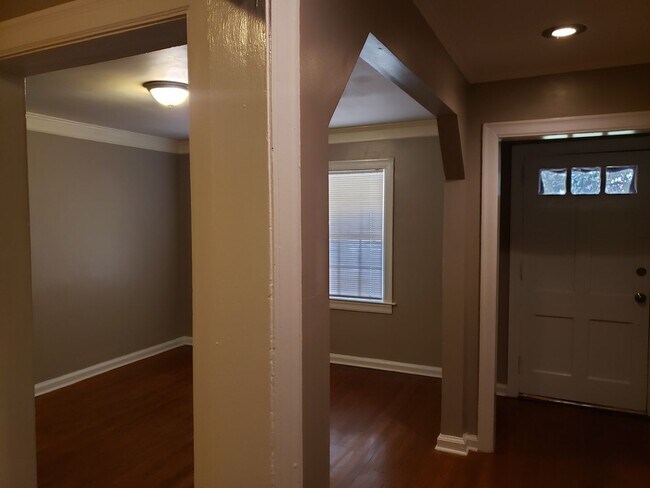 Foto del edificio - MOVE IN TODAY! Cute 3 bedroom 2 bath located in Sylvan Hills, Atlanta