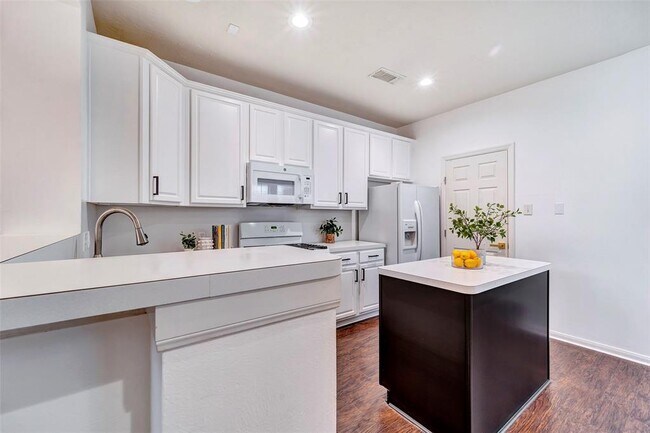 Building Photo - 10 S Piper Trace