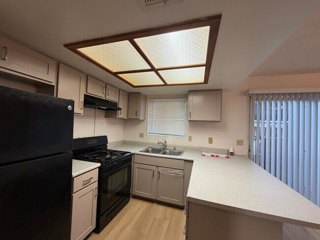 Building Photo - To schedule a viewing, call Wally Fellman at 702-493-9787