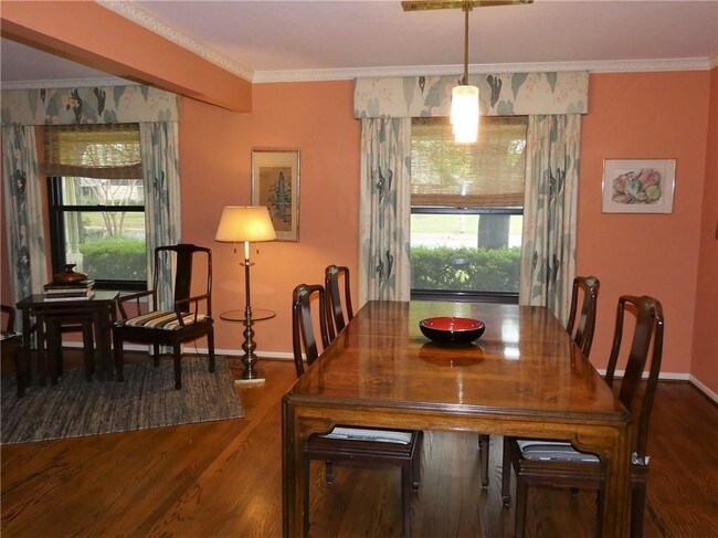 Foto del edificio - 3240 Camelot Dr