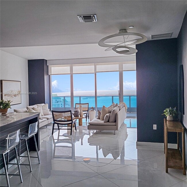 Building Photo - 200 Biscayne Blvd Way