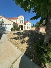 Building Photo - 42443 Surrey Ct