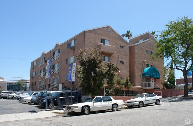Building Photo - 936 S Manhattan Pl