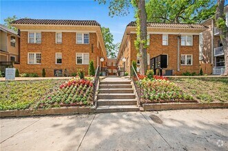 Building Photo - 405 4th St NE