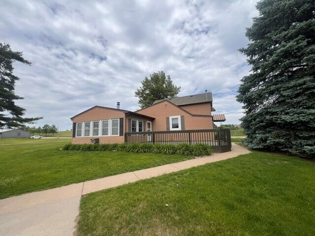 Parte trasera exterior - 3220 Heartland Dr