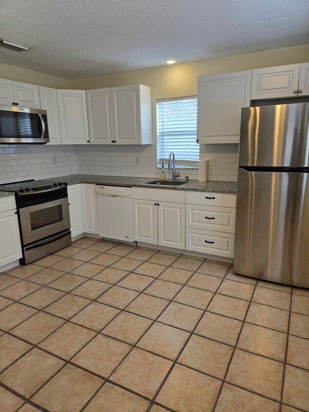 Foto principal - 1630 Redwood St