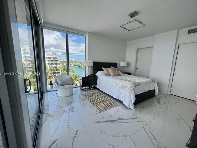 Foto del edificio - 9521 E Bay Harbor Dr