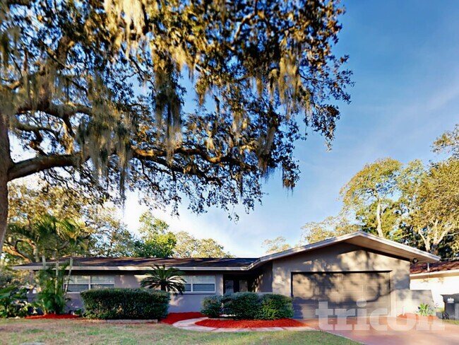 Foto del edificio - 7102 Woodfield Dr