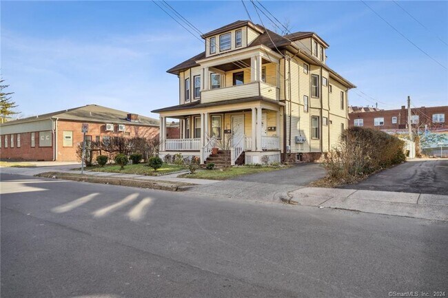 Building Photo - 17 Mountford St