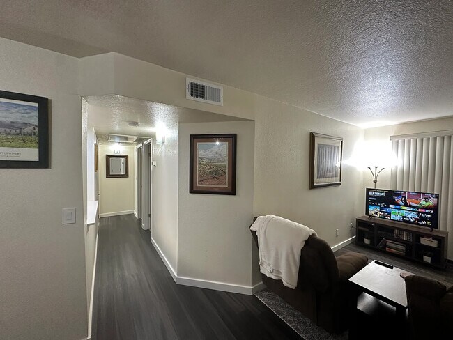 Building Photo - 3550 Bay Sands Dr