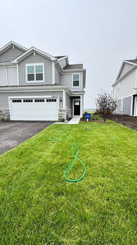 Foto principal - 25631 W Yorkshire Dr