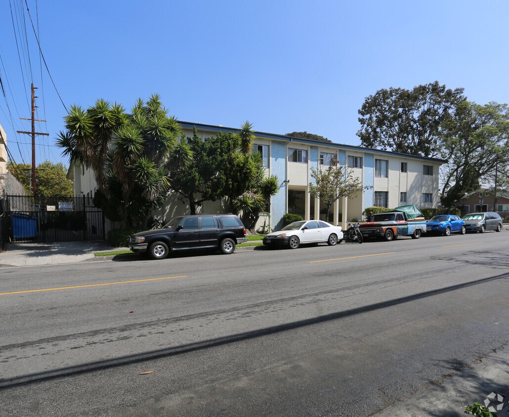 Primary Photo - 3333 San Marino St