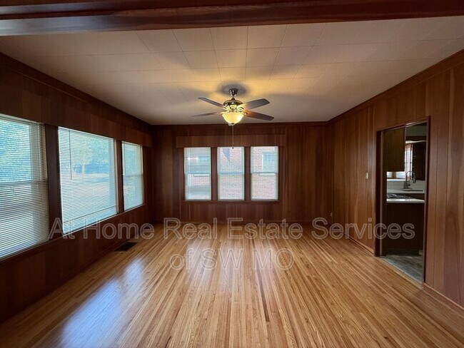 Foto del edificio - 1334 E Grand St