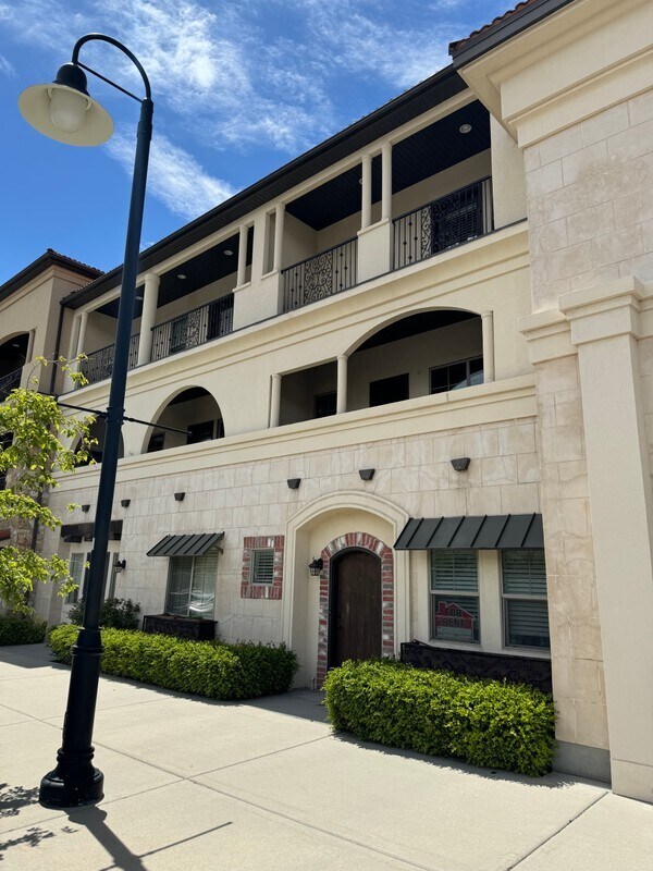 Foto del edificio - 10927 N Town Ctr W