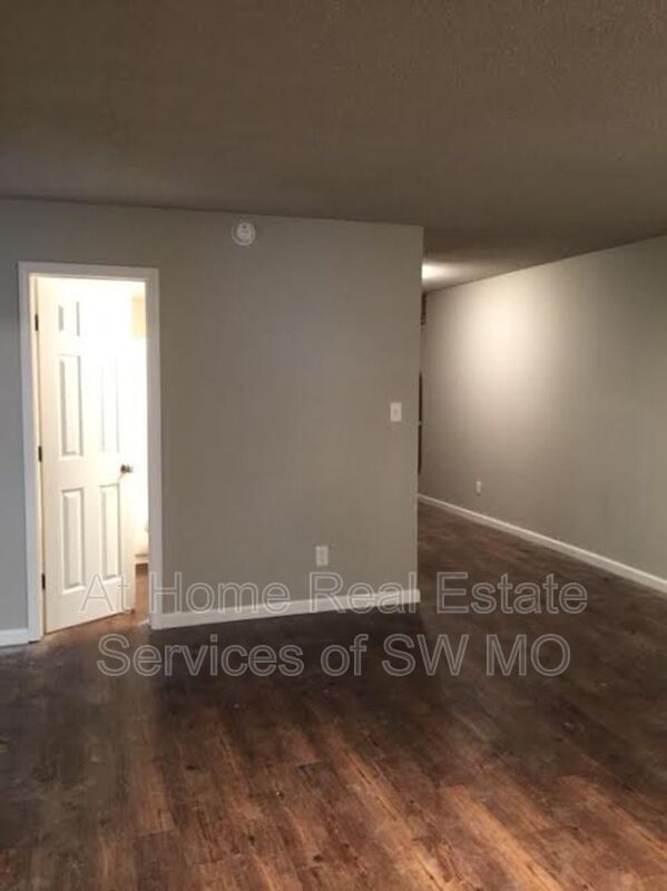 Foto del edificio - 712 E Sunshine St