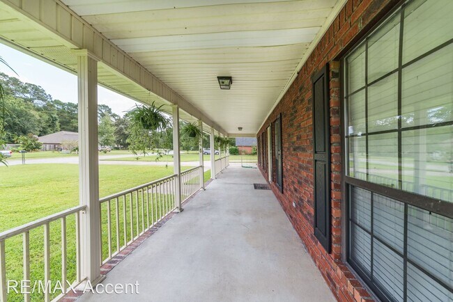 Foto del edificio - 3 br, 2 bath House - 118 Woodland Way