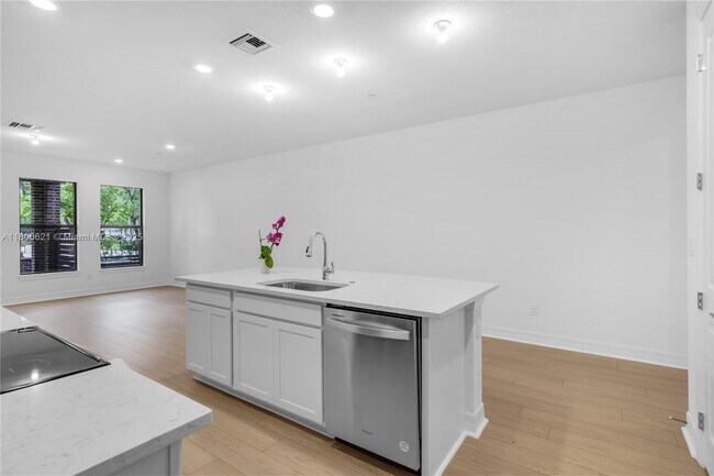 Foto del edificio - 8353 NW 7th Pl