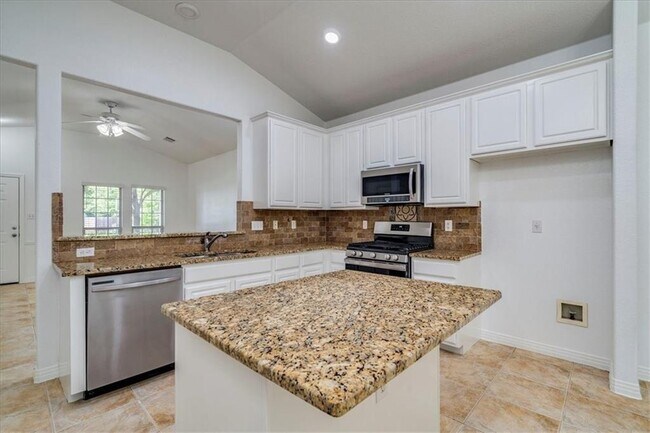 Foto del edificio - 3425 Elija St