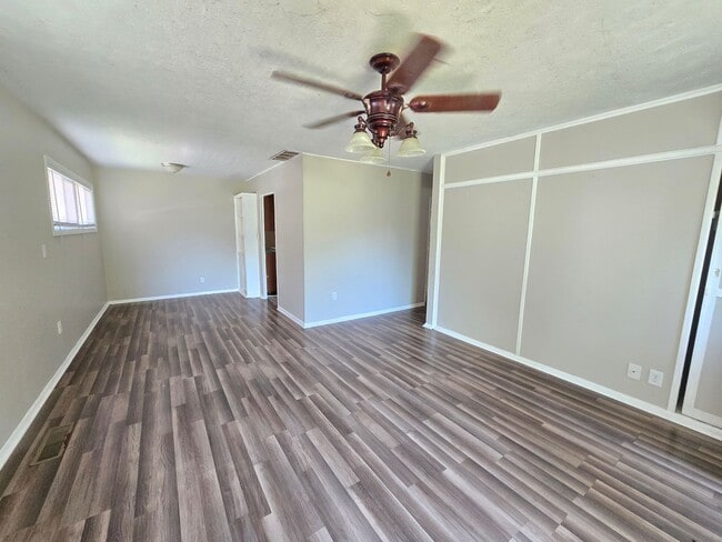 Building Photo - Churchill remodeled 3 bedroom home with ga...