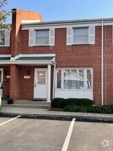 Building Photo - 2126 Rugen Rd