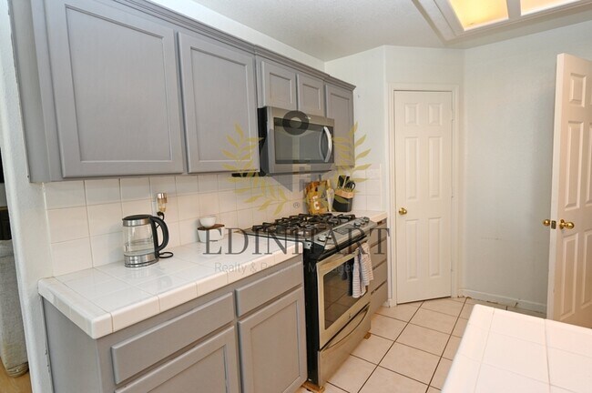 Foto del edificio - 5825 W Wathen Ave