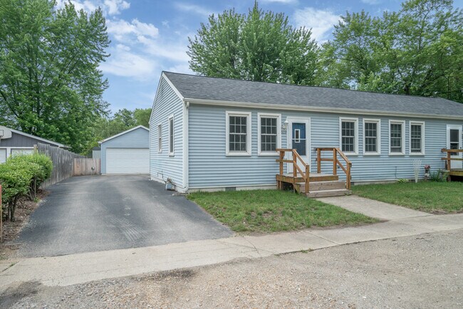 Building Photo - 609 East St