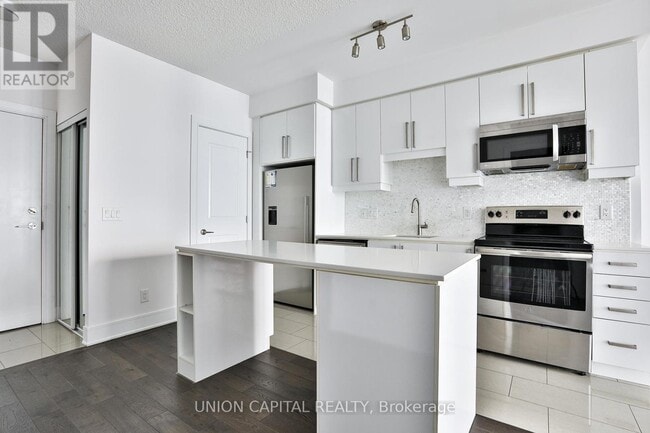 Building Photo - 9191 Yonge St