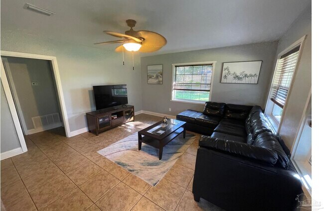 Foto del edificio - 4950 Martha Ave