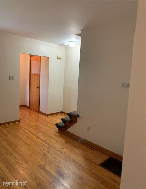 Building Photo - 2 br, 1 bath Townhome - 2822 Clifton Rd.