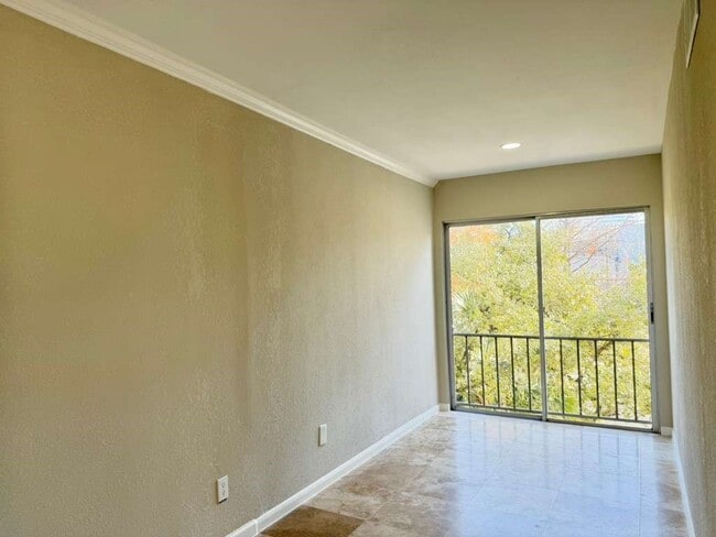 Foto del edificio - 5050 Ambassador Way