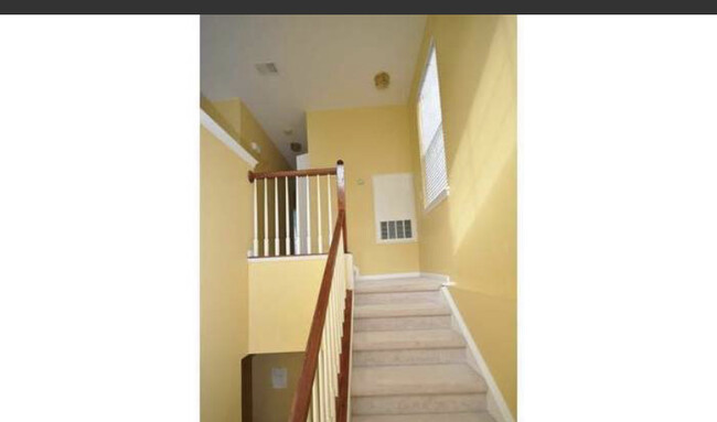 Building Photo - 43890 Hickory Corner Ter