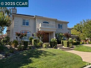 Building Photo - 2175 Sky View Ct