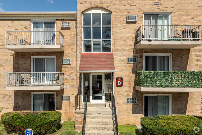 Entrada - Bishop Hill Apartments