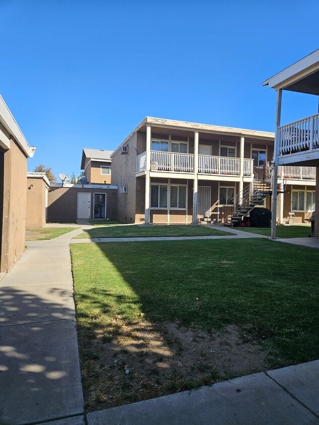 Primary Photo - 740 Illinois Ave