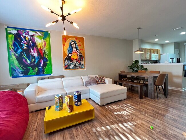 Foto del edificio - AVAILABLE MAY 10TH 2BD/2.5 BATH TOWNHOME IN THE EXCLUSIVE WYNCHASE COMMUNITY!!