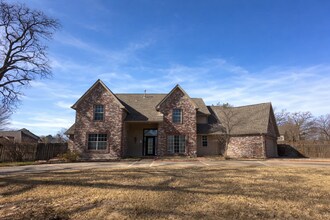 Building Photo - 10116 S Fulton Ave