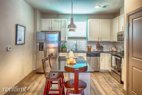 Building Photo - 1 br, 1 bath  - 1555 University Blvd ROU001