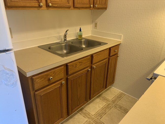 New kitchen floor and fixtures! - 1486 Russell Dr