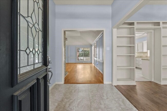 Foto del edificio - 2422 Fairwind Dr