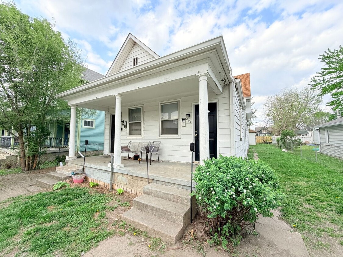 Photo - NOW SHOWING: 1 Bedroom/1 Bathroom located at 805 Jefferson Ave.