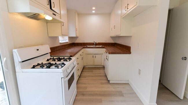 Building Photo - 218 Avenida Rosa