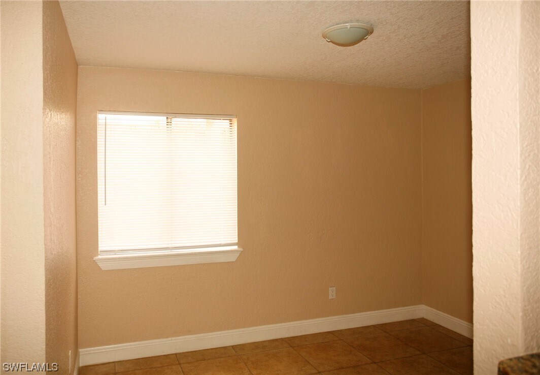 Building Photo - 2885 Winkler Ave