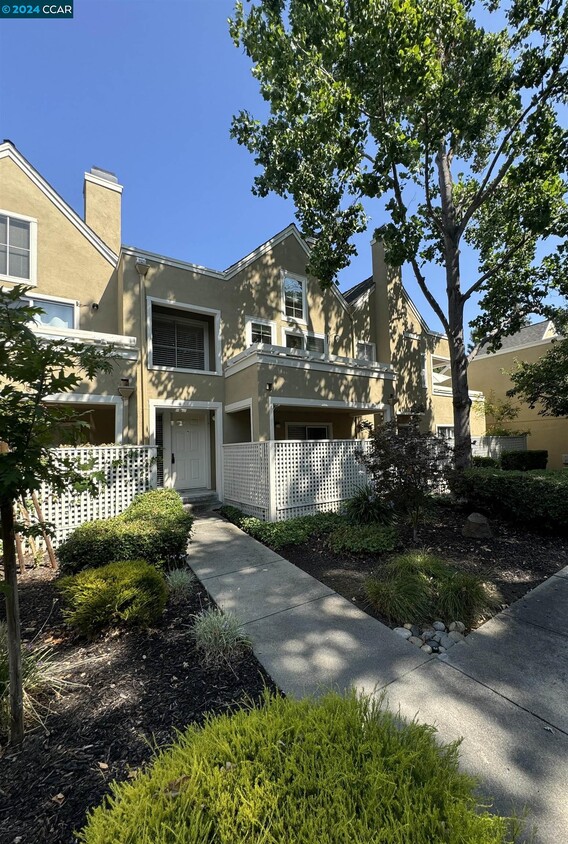 Primary Photo - 227 Kingston Way