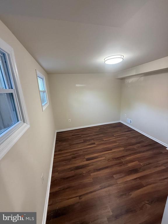Building Photo - 1403 Admiral Dr