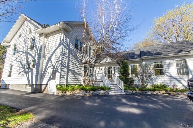 Building Photo - 319 Paddock St