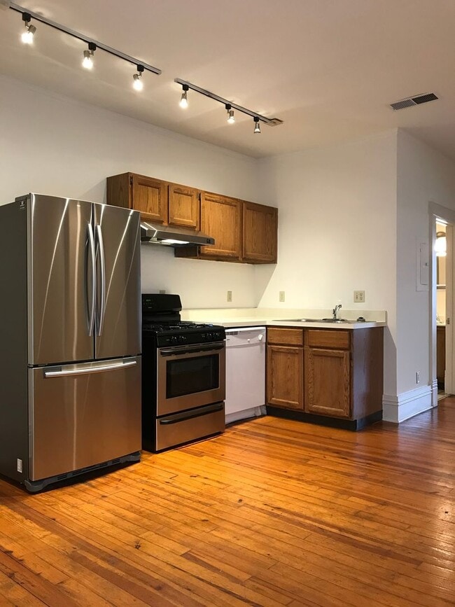 Interior Photo - 692 N High St