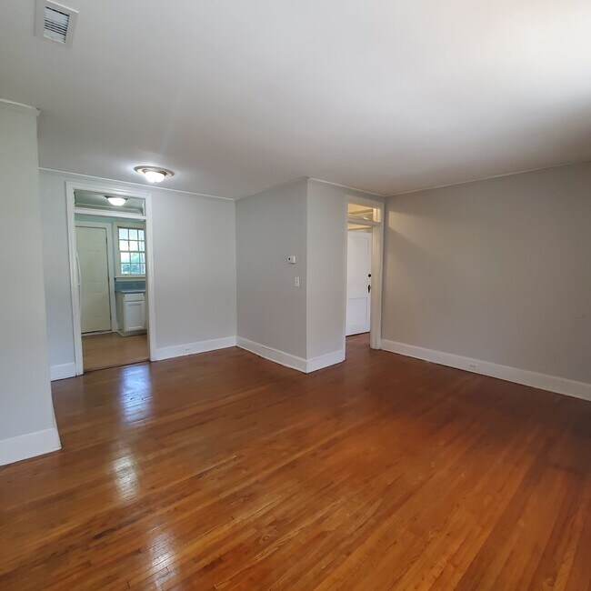 Foto del edificio - Location, Comfort & Charm – 2BR Duplex Near Fort Jackson