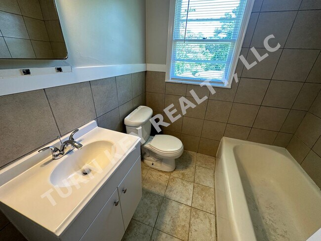 Foto del edificio - Home for rent in Center Point